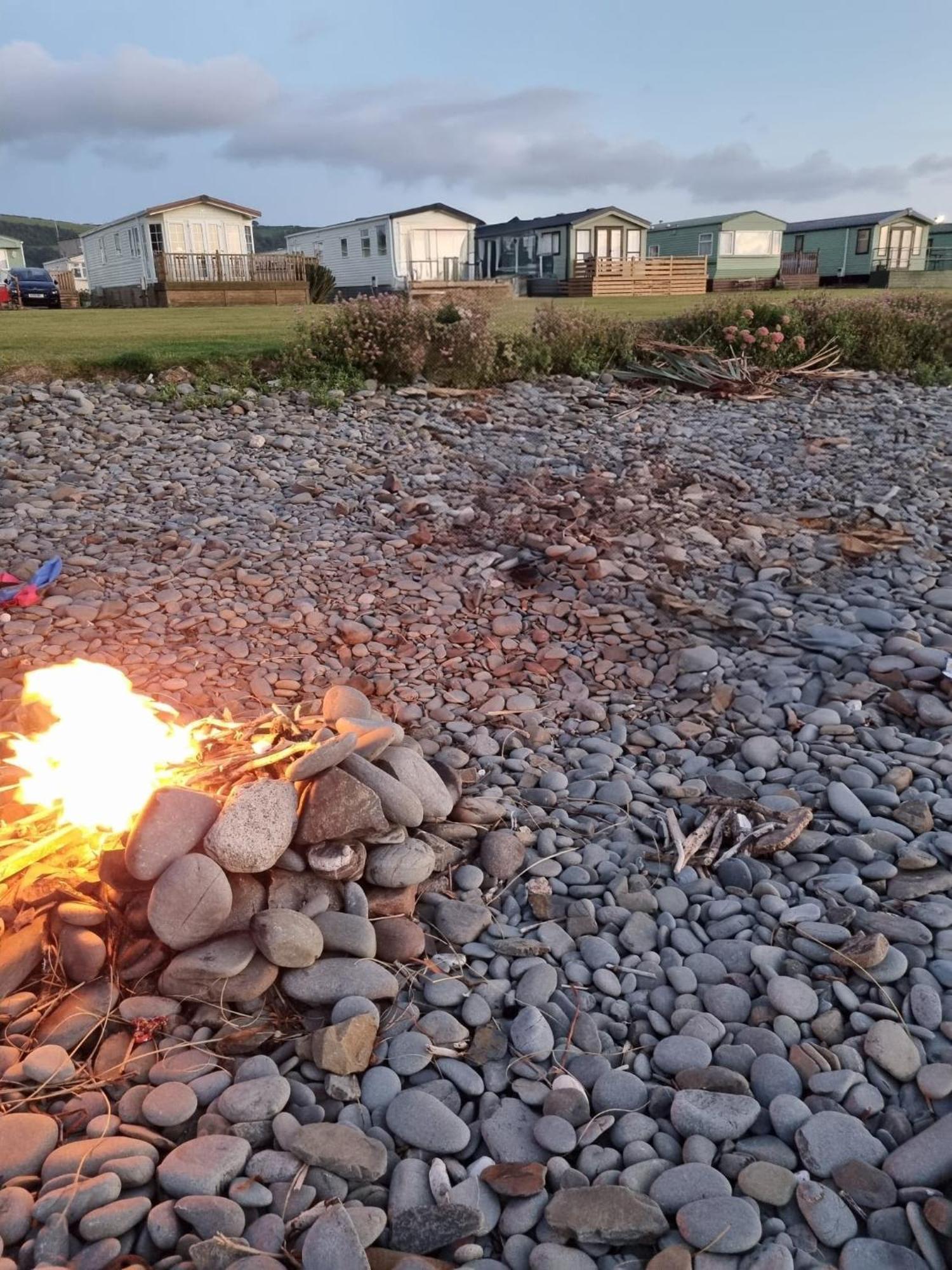 Bayview At Pengarreg Hotel Llanrhystyd ภายนอก รูปภาพ