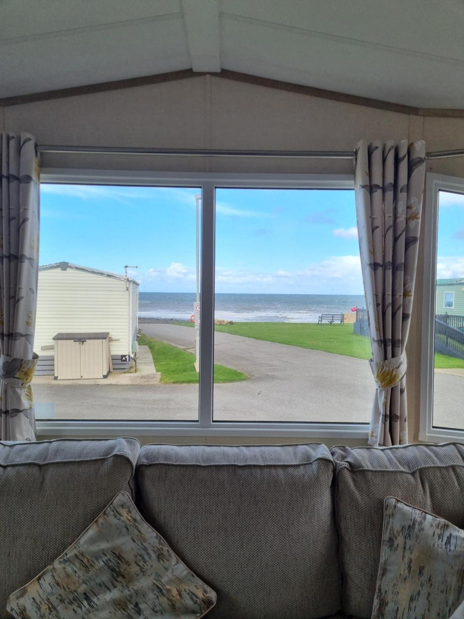 Bayview At Pengarreg Hotel Llanrhystyd ภายนอก รูปภาพ